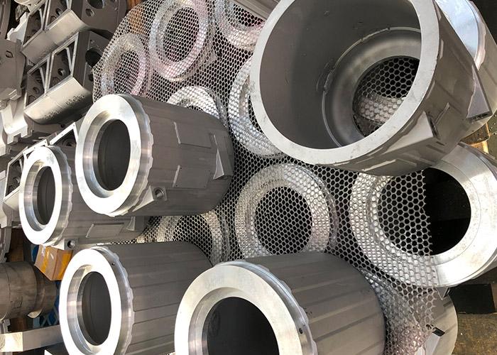 合(he)金鑄造(zào)澆入型(xing)腔冷卻(què)到室溫(wen)要經曆(li)三個階(jie)段